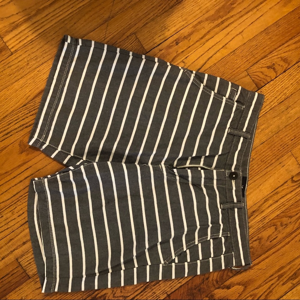 Men’s Classic American Eagle Striped Shorts